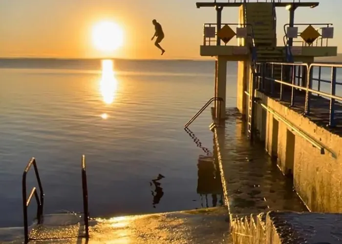 The Red Keep Fab Location - Two Bed - Two Bathrooms -townhouse * Galway