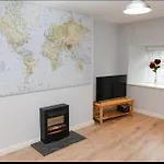 The Red Keep Fab Location - Two Bed - Two Bathrooms -townhouse *
