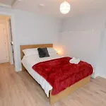 The Red Keep Fab Location - Two Bed - Two Bathrooms -townhouse *