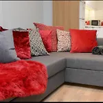 The Red Keep Fab Location - Two Bed - Two Bathrooms -townhouse *