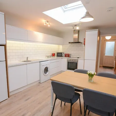 The Red Keep Luxury 2 Bed Townhouse Walk To Eyre Sq Lägenhet