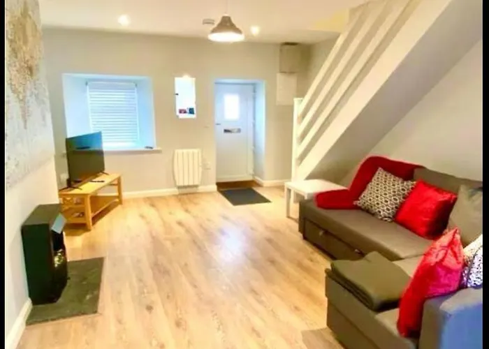 The Red Keep Fab Location - Two Bed - Two Bathrooms -townhouse *