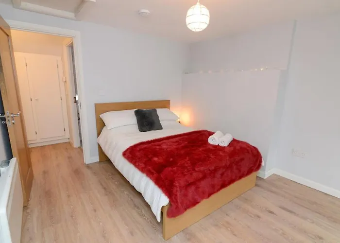 The Red Keep Fab Location - Two Bed - Two Bathrooms -townhouse *