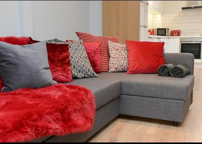 The Red Keep Fab Location - Two Bed - Two Bathrooms -townhouse *